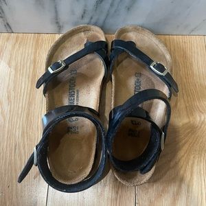 Like new worn 2xs Birko-Flor Patent
Black Patent